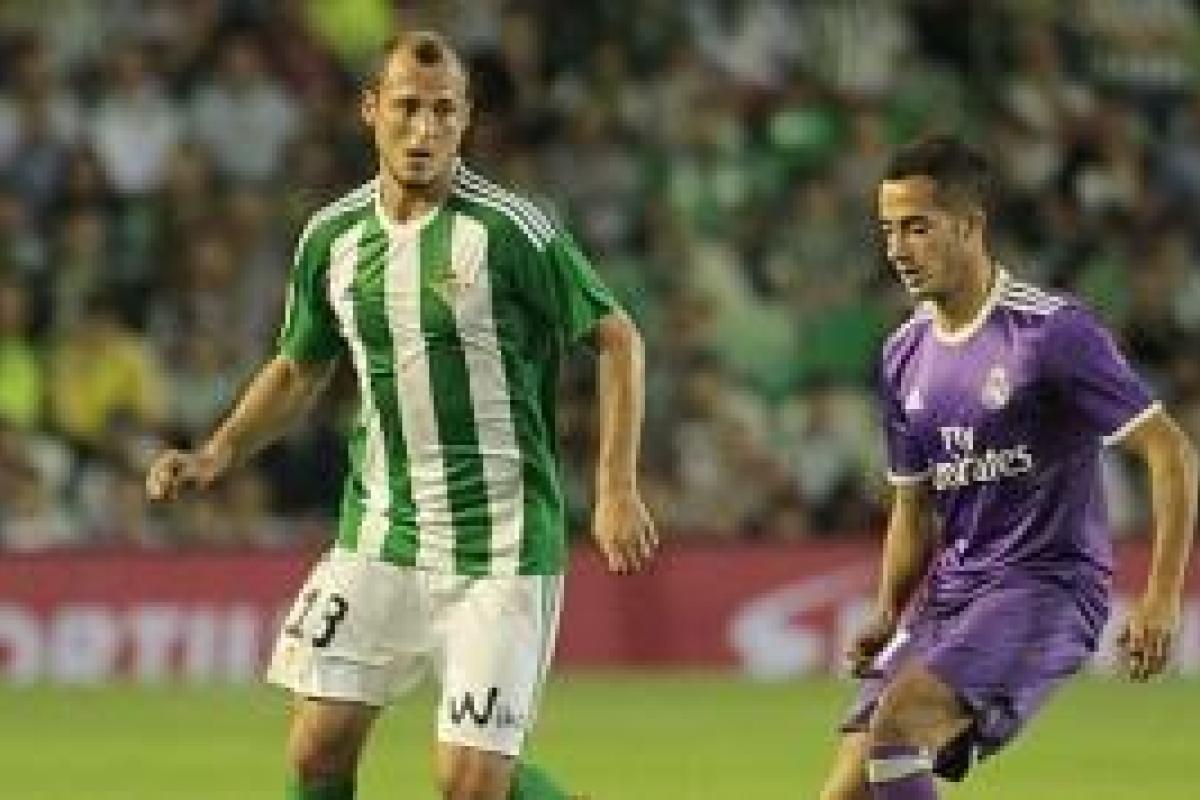 Роман Зозуля оказался в центре очередного скандала: как фанаты "Бетиса" подставили украинского игрока Роман Зозуля оказался в центре очередного скандала: как фанаты "Бетиса" подставили украинского игрока