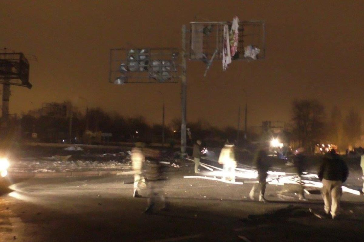 Боевики признались, что никакого «Урагана» не было: в Донецке взлетел на воздух грузовик со взрывчаткой Боевики признались, что никакого «Урагана» не было: в Донецке взлетел на воздух грузовик со взрывчаткой