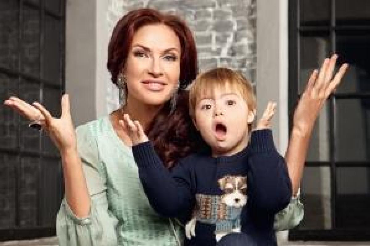 Актриса Эвелина Бледанс удивила поклонников новым цветом волос Актриса Эвелина Бледанс удивила поклонников новым цветом волос