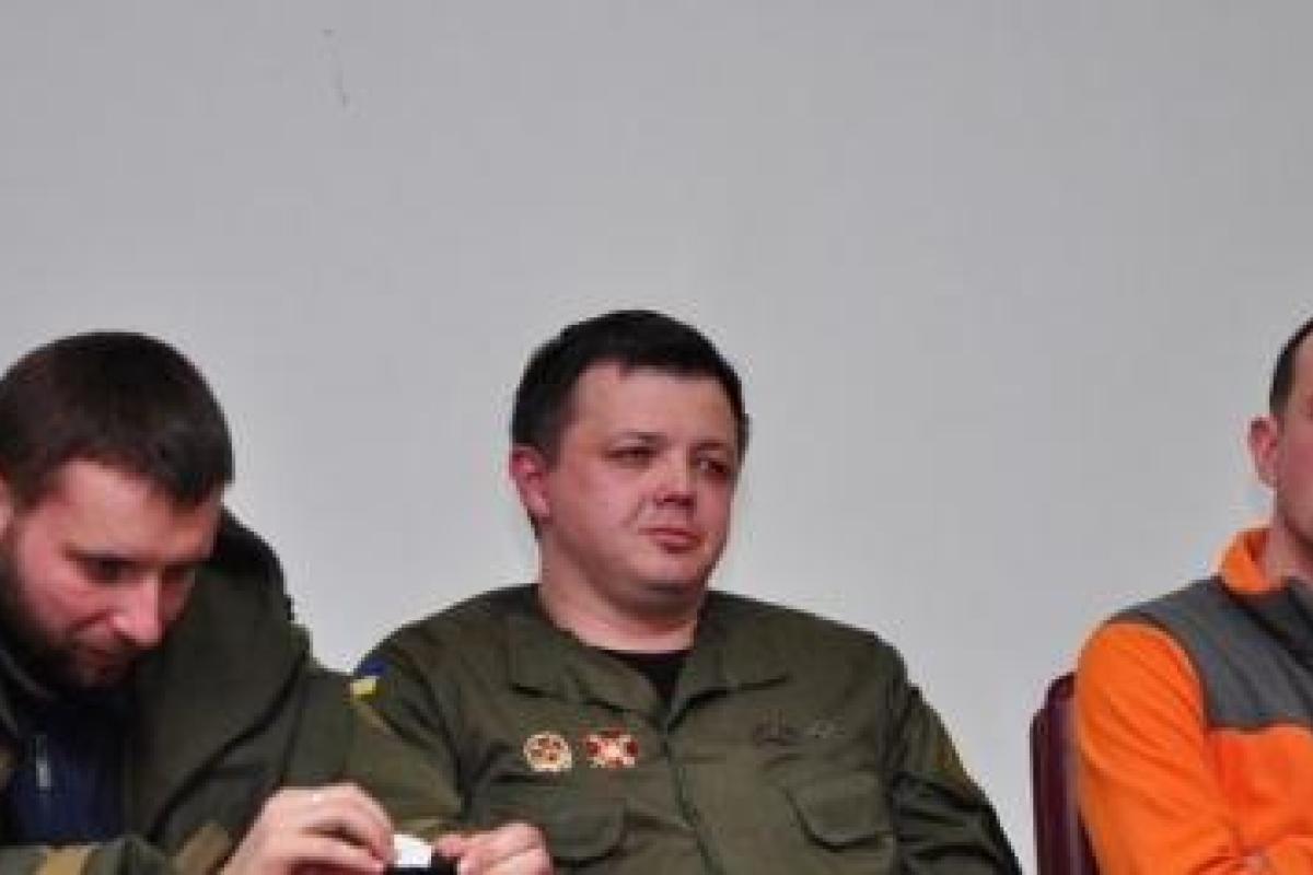 "Семенченко пытается заниматься банальным крышеванием и рэкетом", - экс-боец батальона "Днепр-1" "Семенченко пытается заниматься банальным крышеванием и рэкетом", - экс-боец батальона "Днепр-1"