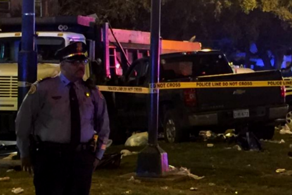 В Новом Орлеане автомобиль въехал в толпу людей на праздничном параде