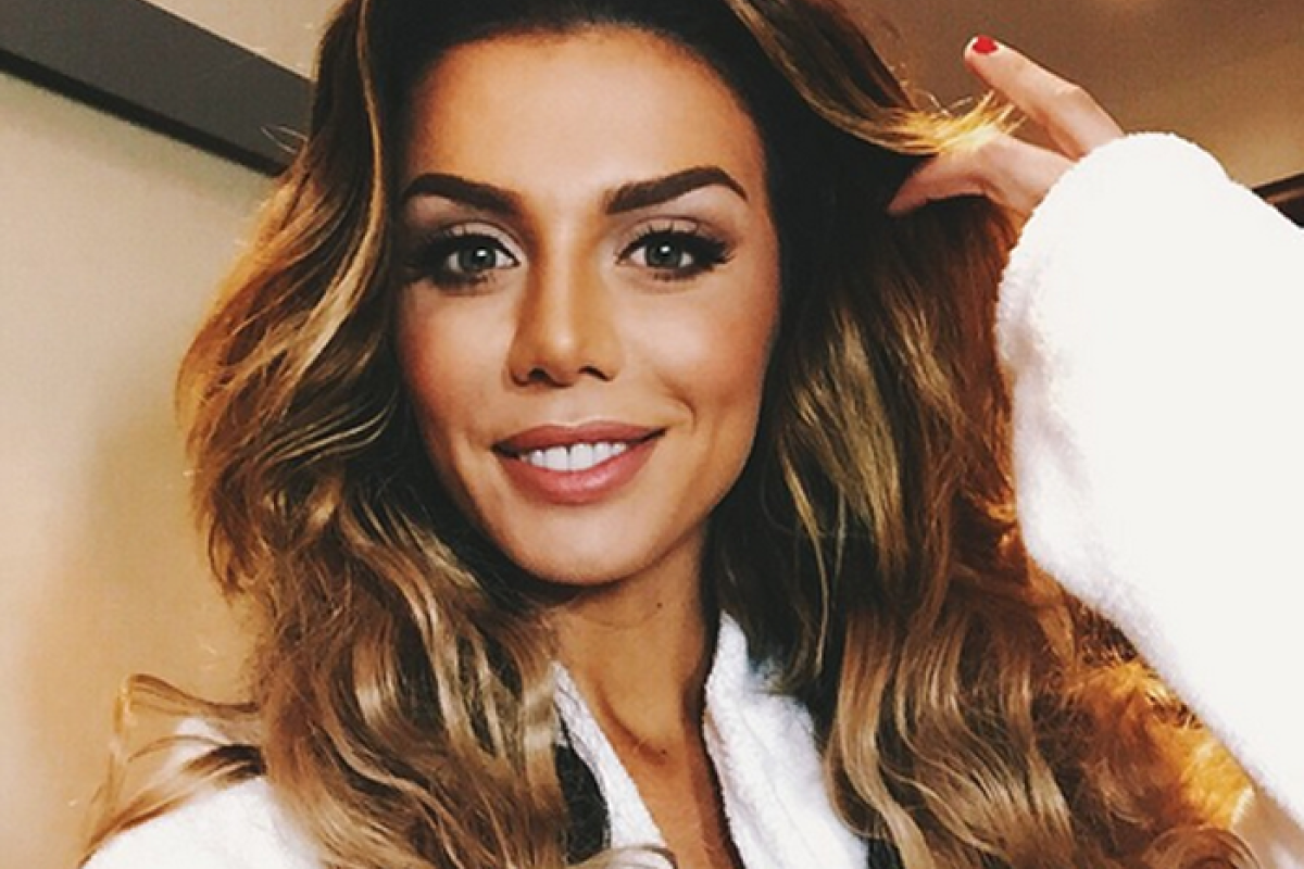 Певица Анна Седокова откровенно рассказала о своих недостатках Певица Анна Седокова откровенно рассказала о своих недостатках