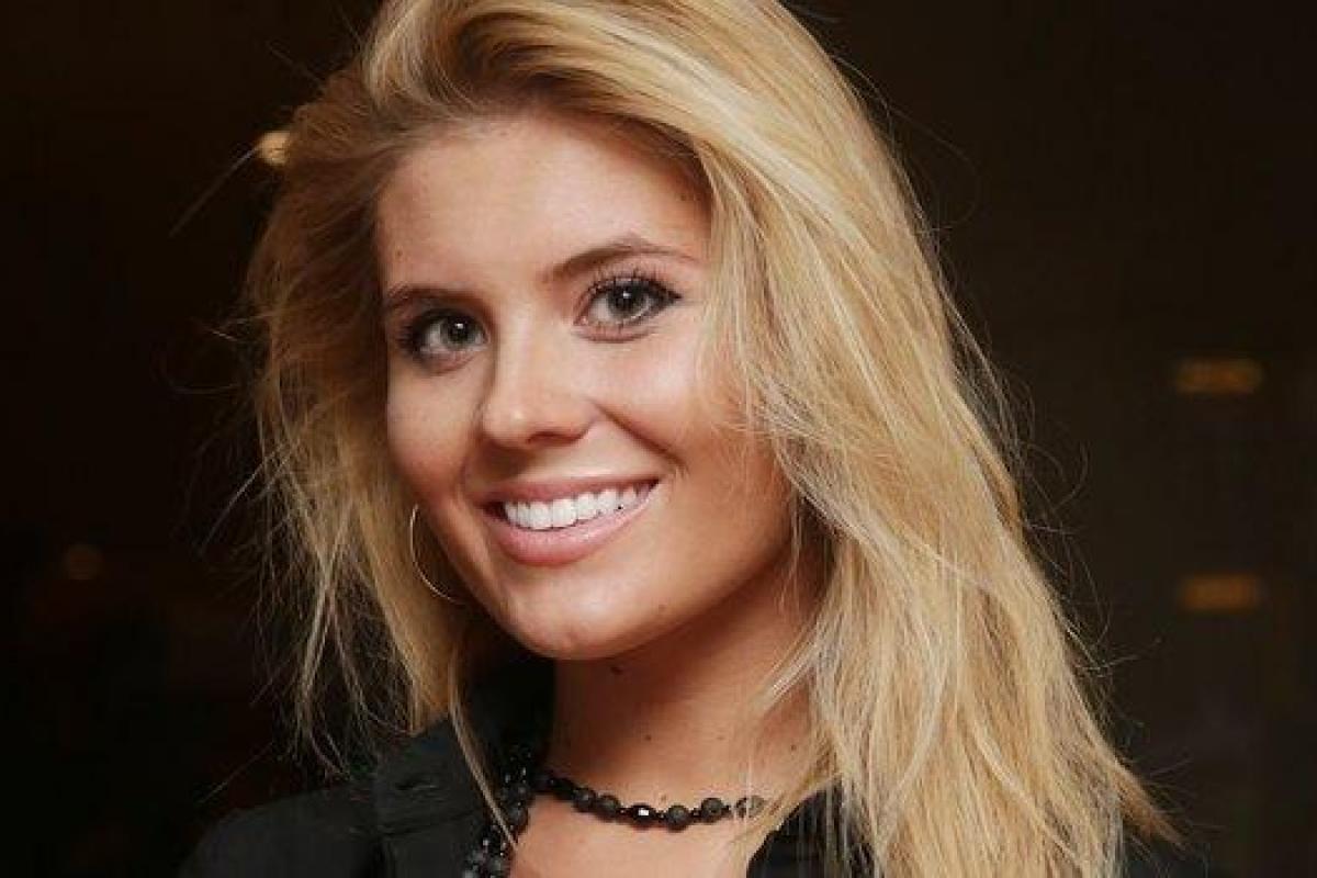 Дочь певицы Валерии заинтриговала поклонников намеком на свадьбу Дочь певицы Валерии заинтриговала поклонников намеком на свадьбу