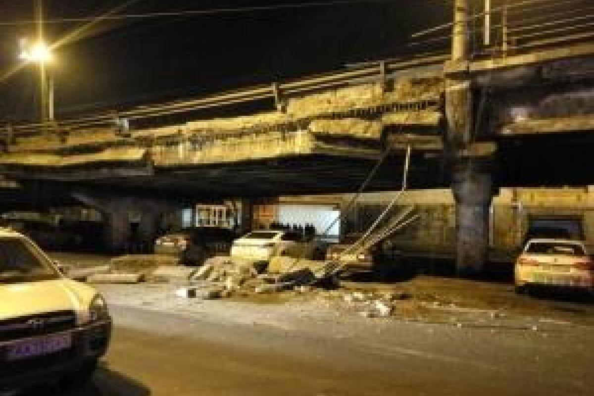 В Киеве произошла шокирующая трагедия: рухнул аварийный мост столицы В Киеве произошла шокирующая трагедия: рухнул аварийный мост столицы