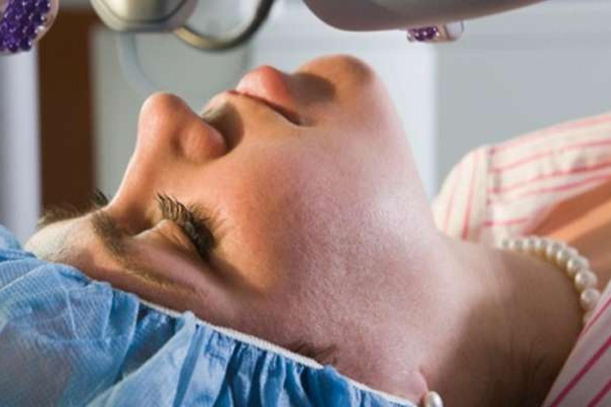 Японские хирурги проведут уникальную операцию по пересадке человеку сетчатки глаза