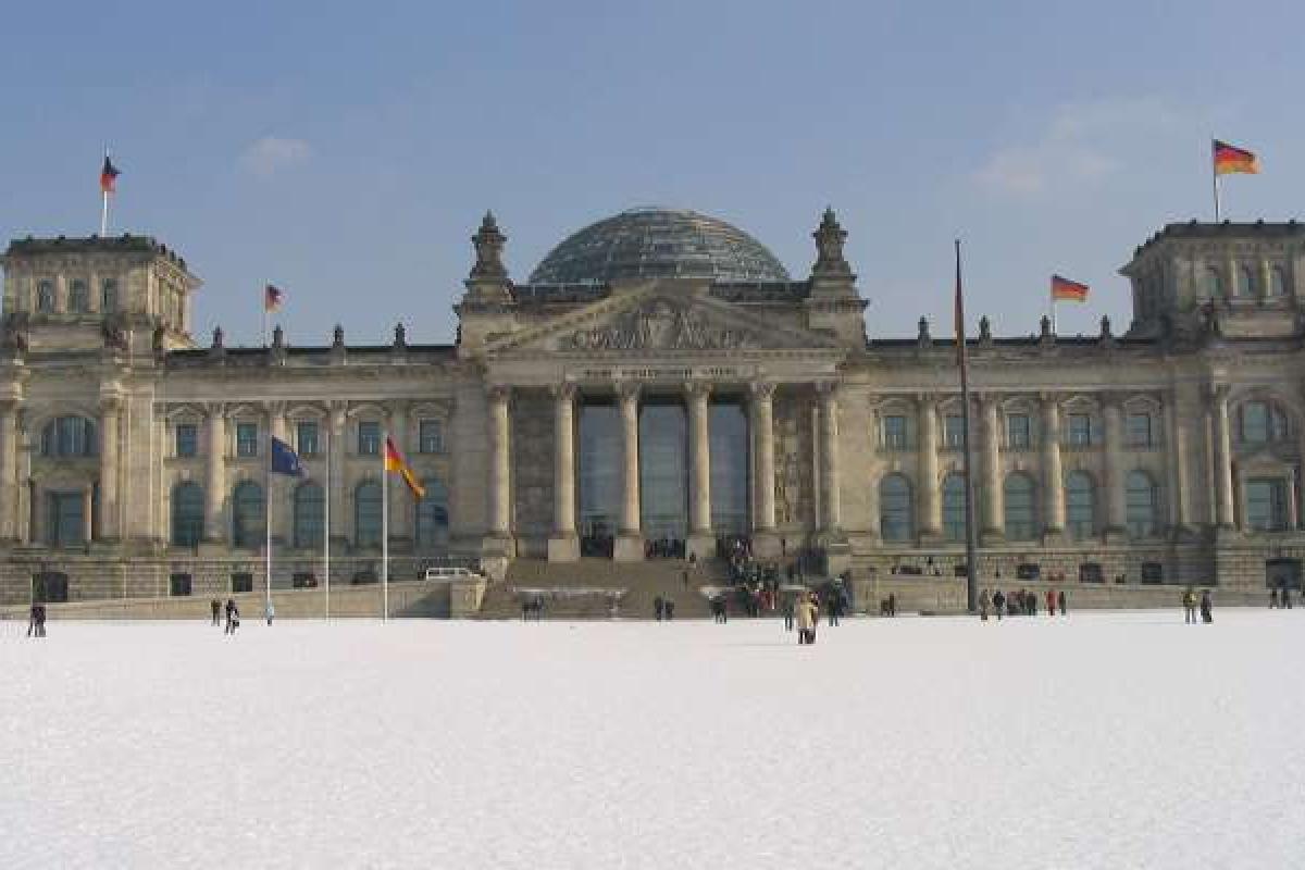 В Берлине отреагировали на идею строительства в России прототипа учебного Рейхстага для детей В Берлине отреагировали на идею строительства в России прототипа учебного Рейхстага для детей