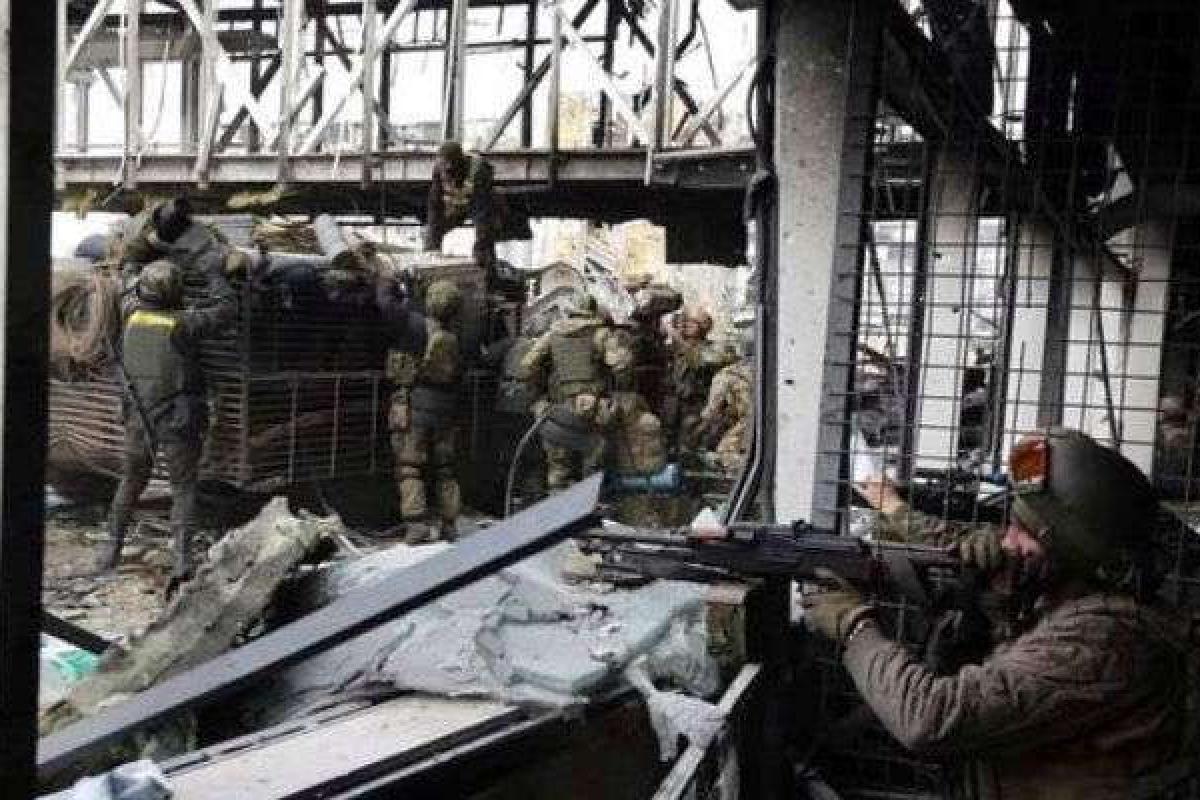 Боевики признались в страхе перед украинскими "киборгами": "Можно всю обойму выпустить, а он встает и идет на тебя"