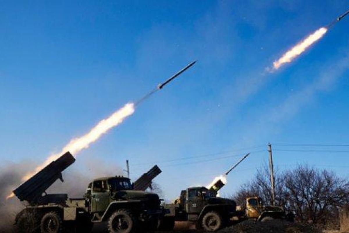 Боевики выложили в сеть видео, как они палят из "Градов" по Авдеевке