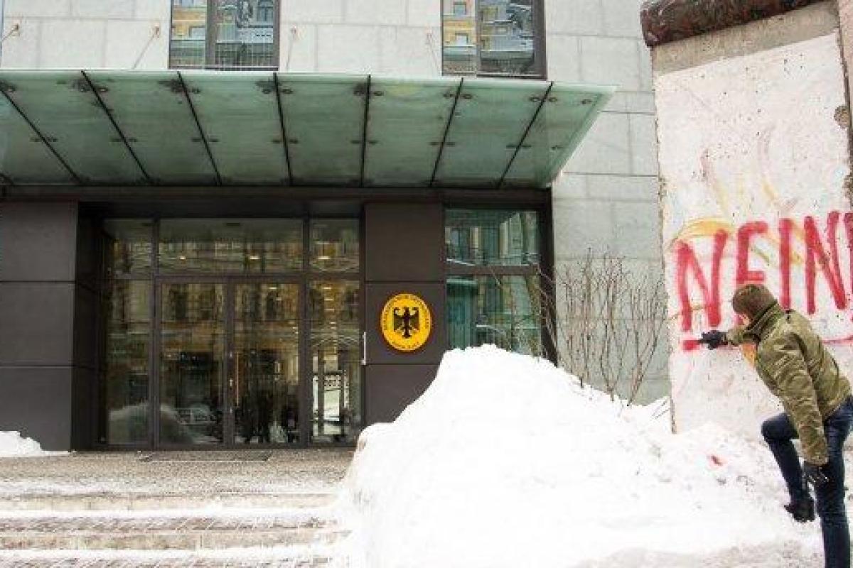 Из-за осквернения нардепом Берлинской стены прокуратура открыла уголовное производство