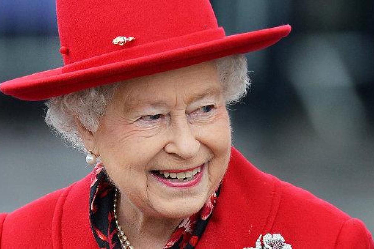 В Британии Елизавета II отмечает "сапфировый" юбилей - 65 лет на троне