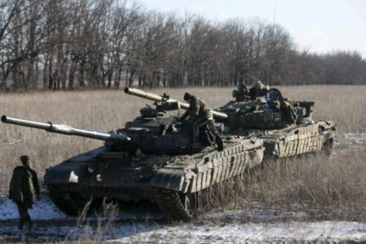 В Горловку прибыла большая колонна военной техники - ИС