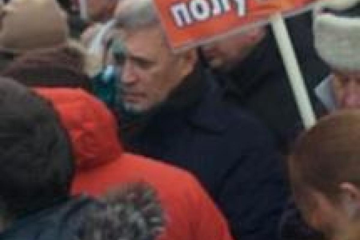 На марше Немцова в Москве совершено нападение на российского оппозиционера 