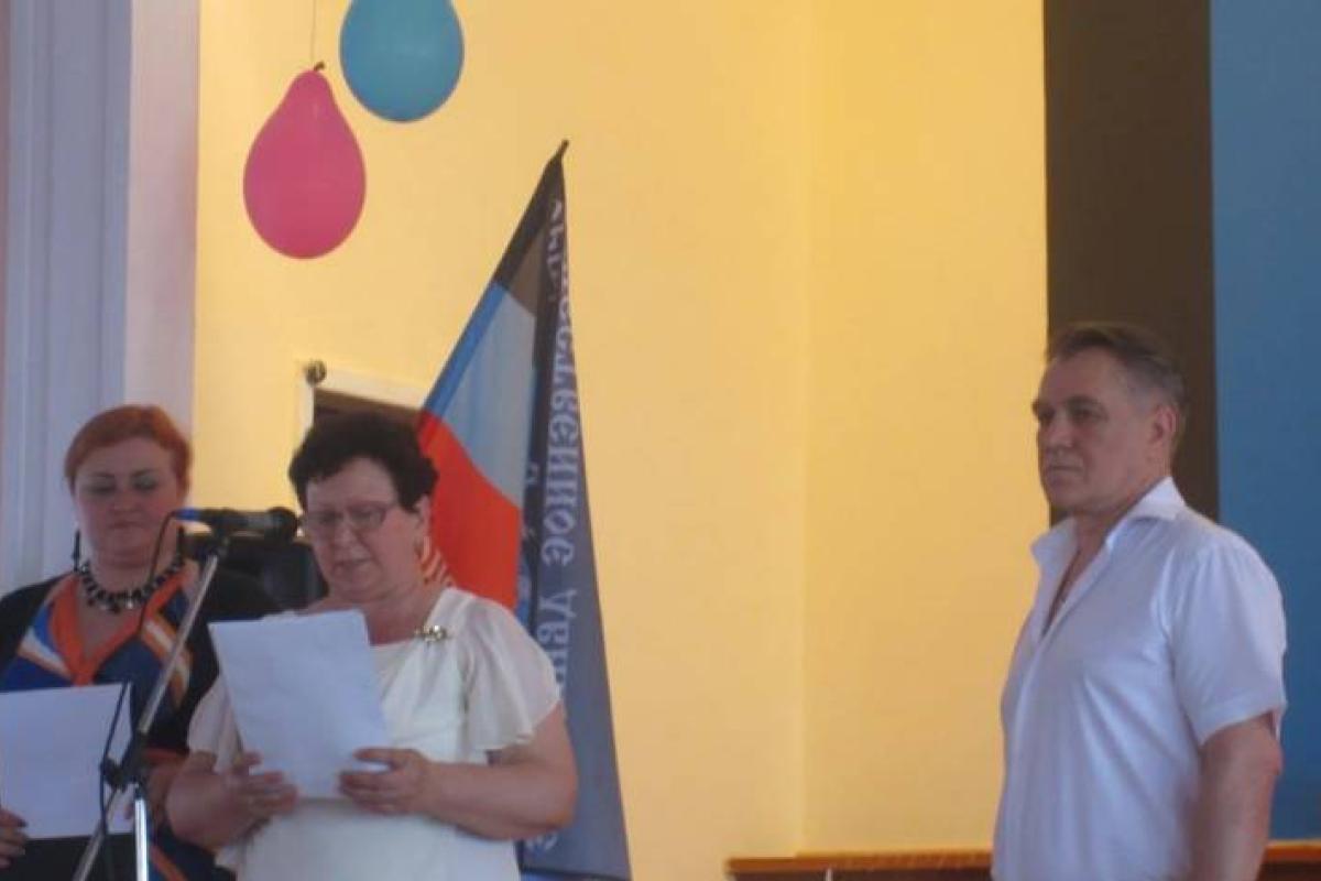 Из оккупированного Дебальцево сбежала известная поклонница "русского мира" Из оккупированного Дебальцево сбежала известная поклонница "русского мира"