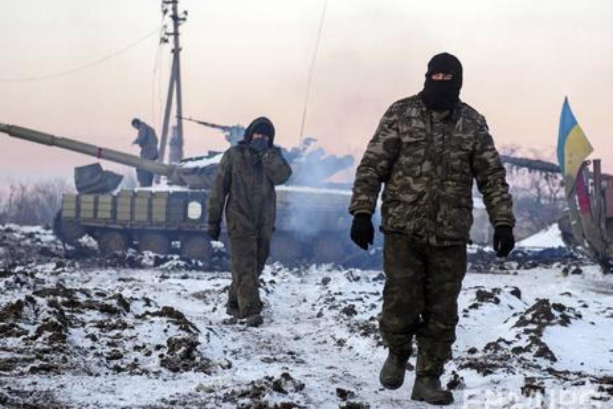 На Донбассе боевики ведут плотный огонь по всем направлениям, ранены двое украинских бойцов