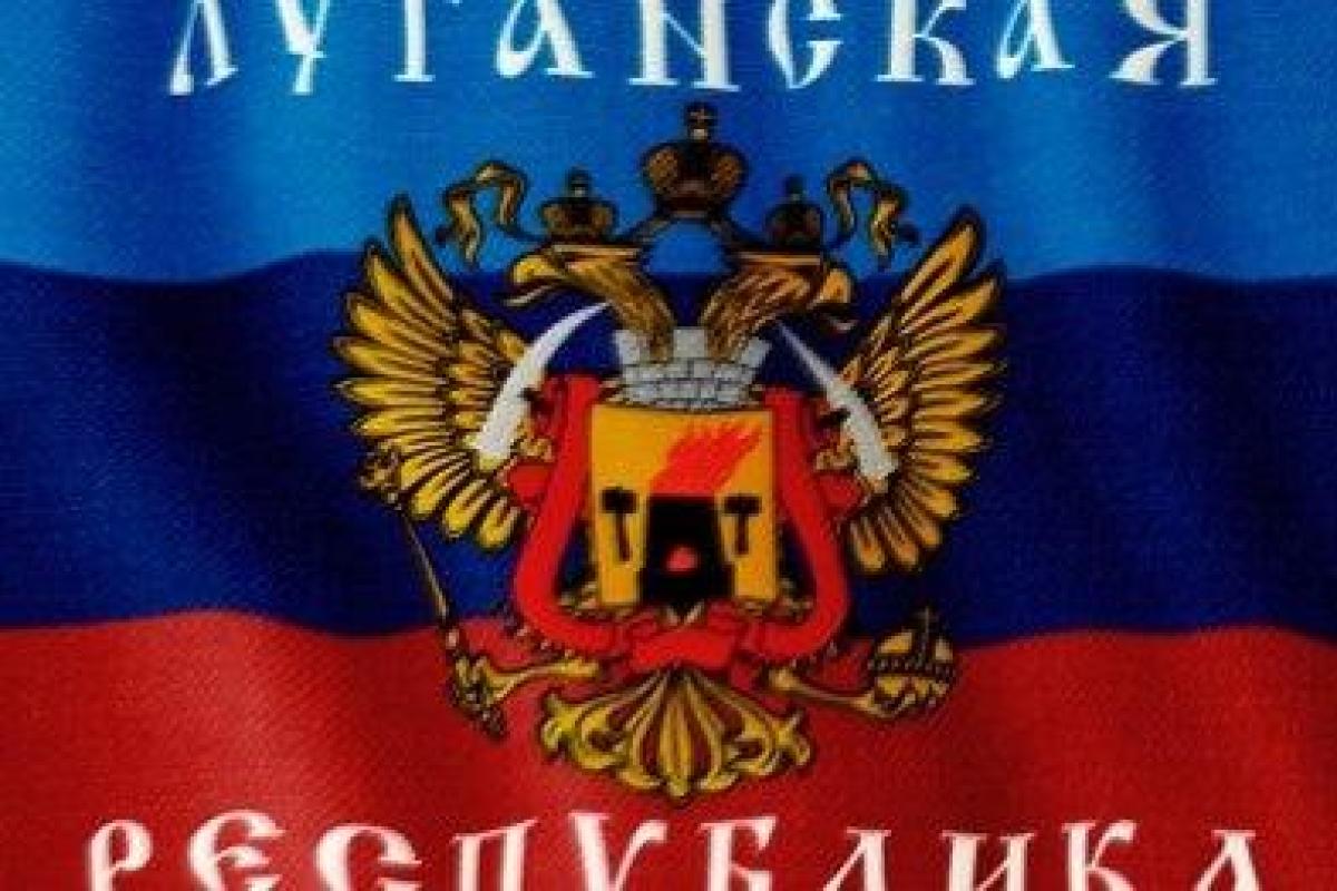 В оккупированном поселке со здания сельсовета сорвали и сожгли флаг "ЛНР" В оккупированном поселке со здания сельсовета сорвали и сожгли флаг "ЛНР"