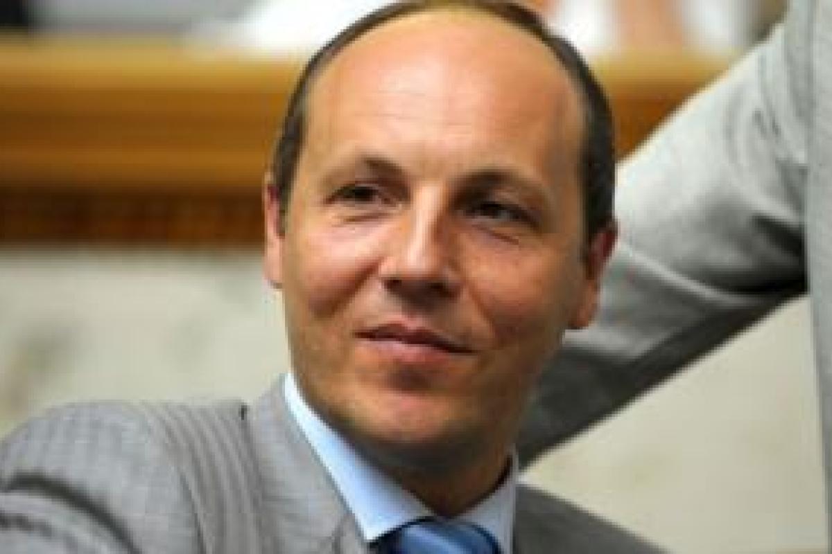 Парубий призвал жителей "ЛДНР" не идти на поводу у Путина и не получать бандитские паспорта Парубий призвал жителей "ЛДНР" не идти на поводу у Путина и не получать бандитские паспорта