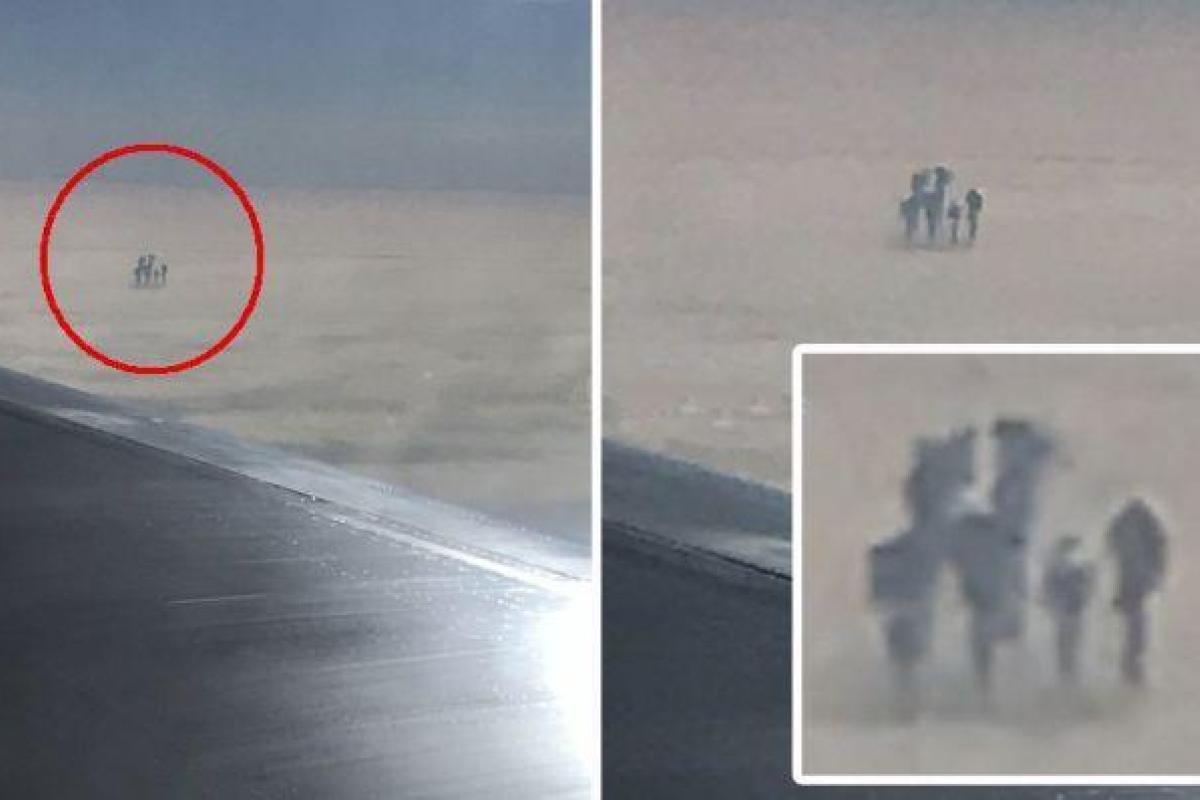 Пассажир самолета сфотографировал странные темные фигуры, стоящие прямо на облаках