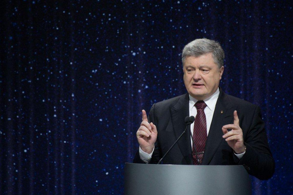 Порошенко: Уголь Донбасса принадлежит украинцам, а не боевикам и оккупантам Порошенко: Уголь Донбасса принадлежит украинцам, а не боевикам и оккупантам
