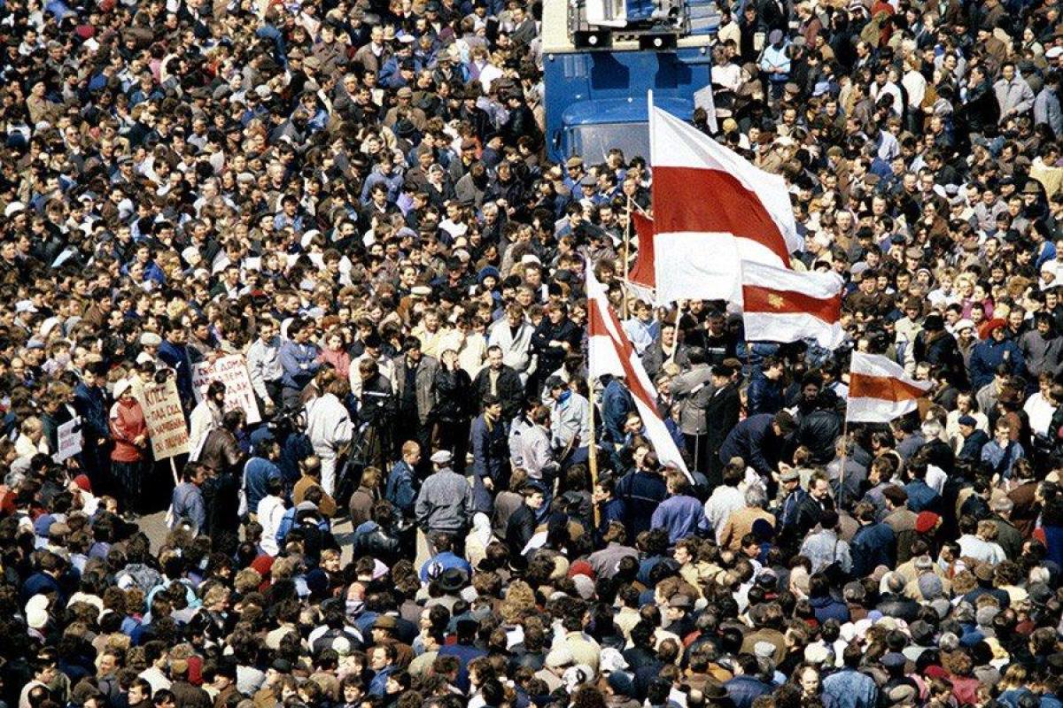 "Лукашенко, уходи": тысячи белорусов требуют отставки президента, в толпе замечены российские "титушки" "Лукашенко, уходи": тысячи белорусов требуют отставки президента, в толпе замечены российские "титушки"