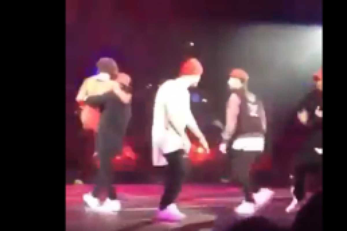 Потерявшую сознание Бузову вынесли на руках со сцены: появилось видео