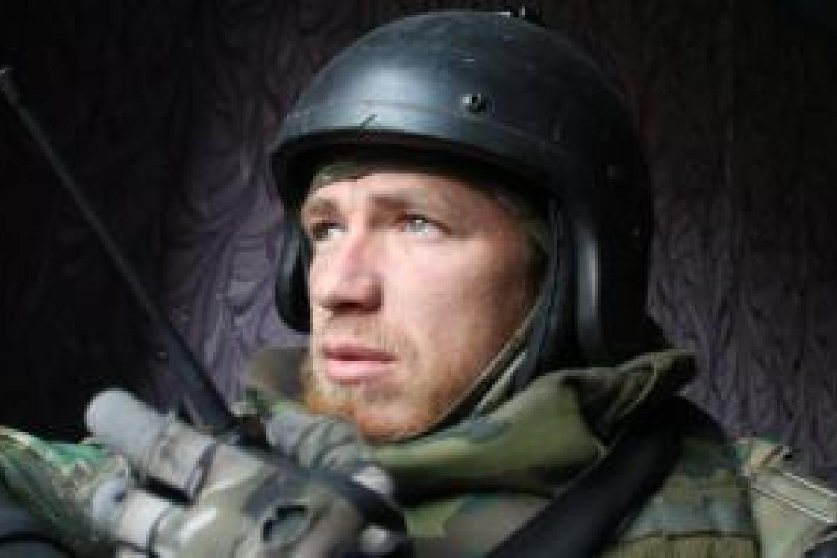 В Донецке осквернили могилу боевика Моторолы, которая не охраняется уже несколько дней В Донецке осквернили могилу боевика Моторолы, которая не охраняется уже несколько дней