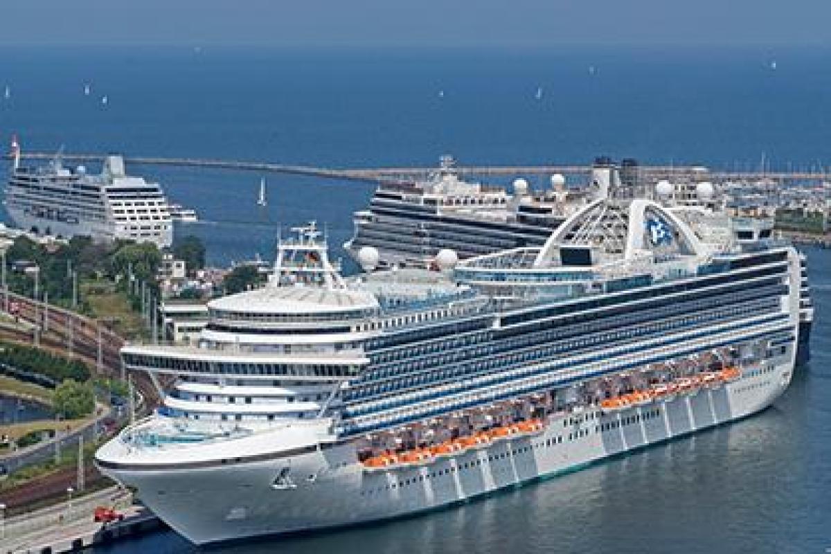 На борту круизного лайнера в Новой Зеландии произошел взрыв На борту круизного лайнера в Новой Зеландии произошел взрыв