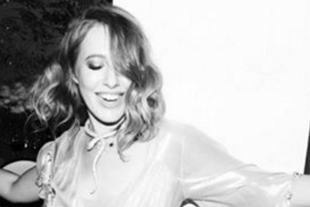 Ксения Собчак удивила поклонников нарядом "из шторы"