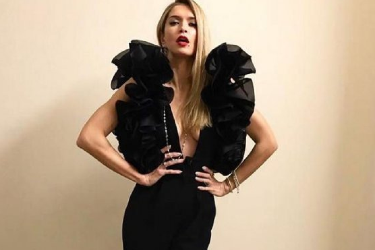 Вера Брежнева покорила фанатов снимком без нижнего белья