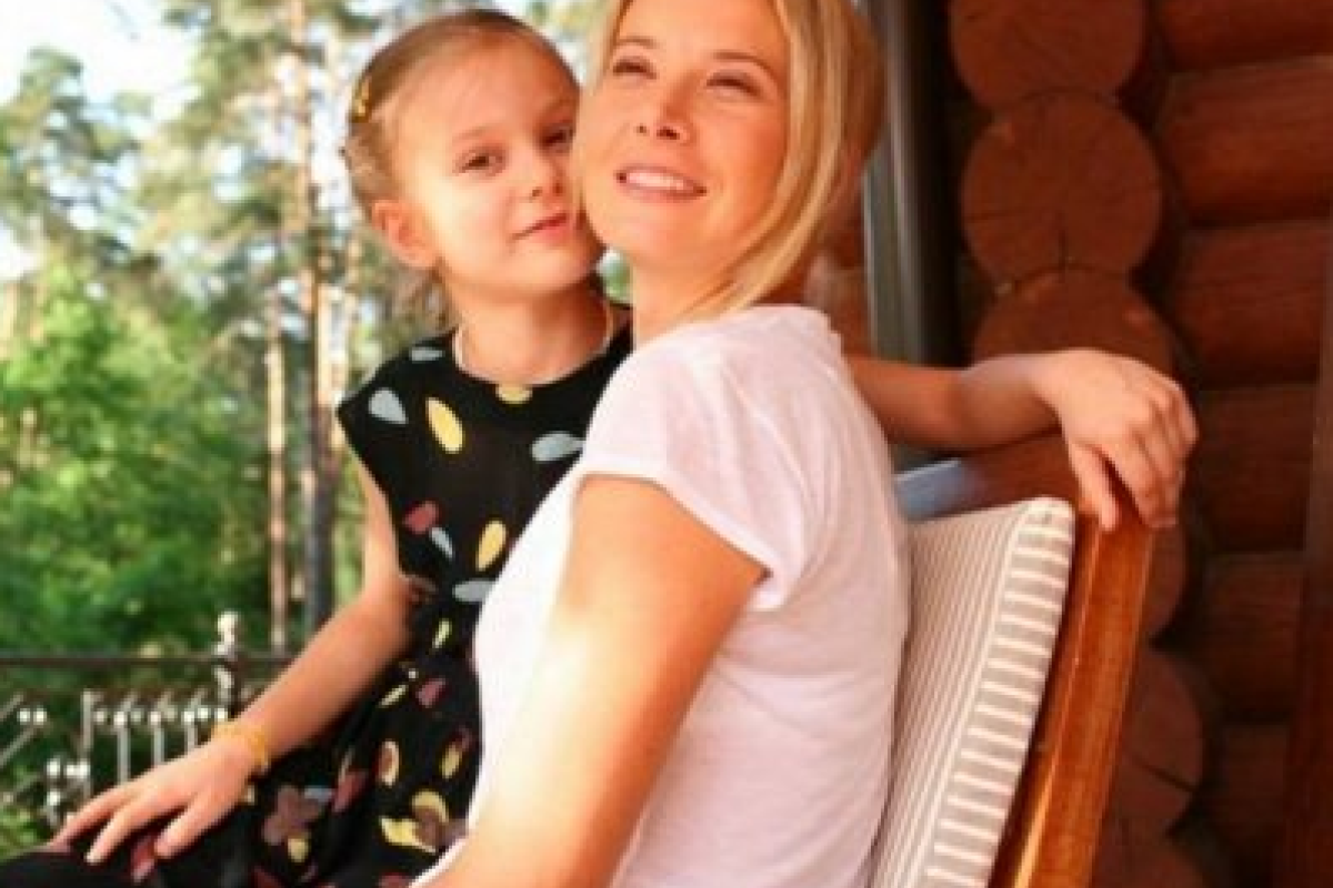 Юлия Высоцкая не знает точно, в сознании ли ее дочь Маша Юлия Высоцкая не знает точно, в сознании ли ее дочь Маша