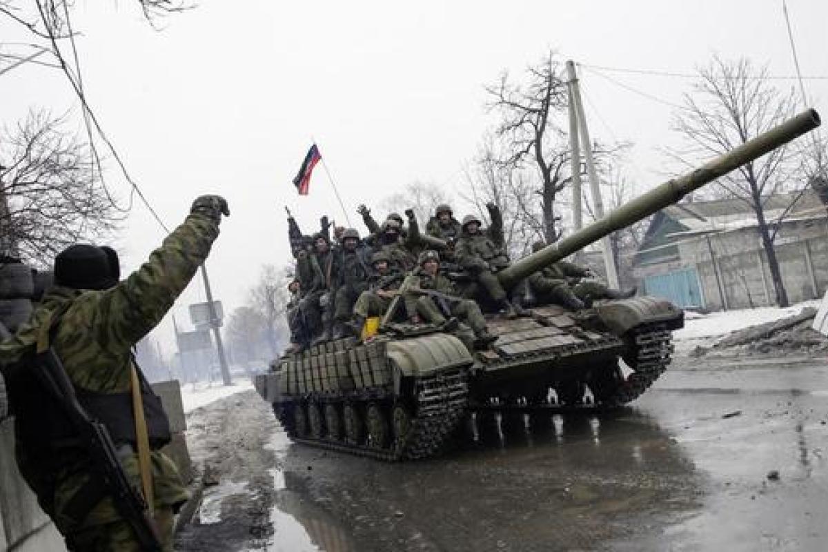 В Донецке размещено более 100 единиц военной техники РФ: появилось видео аэроразведки В Донецке размещено более 100 единиц военной техники РФ: появилось видео аэроразведки