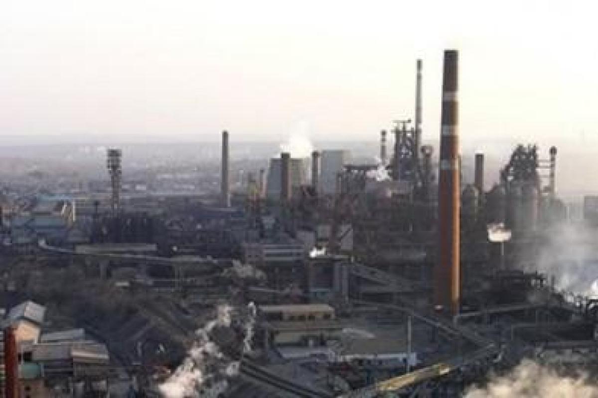 Вооруженные боевики захватили Донецкий металлургический завод