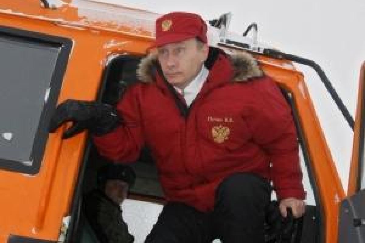 Россия рушится, а Путин отправился рубить лед на Север Россия рушится, а Путин отправился рубить лед на Север