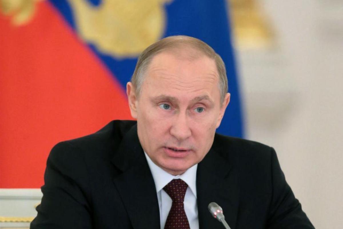 В России вывесили провокационный баннер со словами: Путин - это война. Путин - это смерть В России вывесили провокационный баннер со словами: Путин - это война. Путин - это смерть