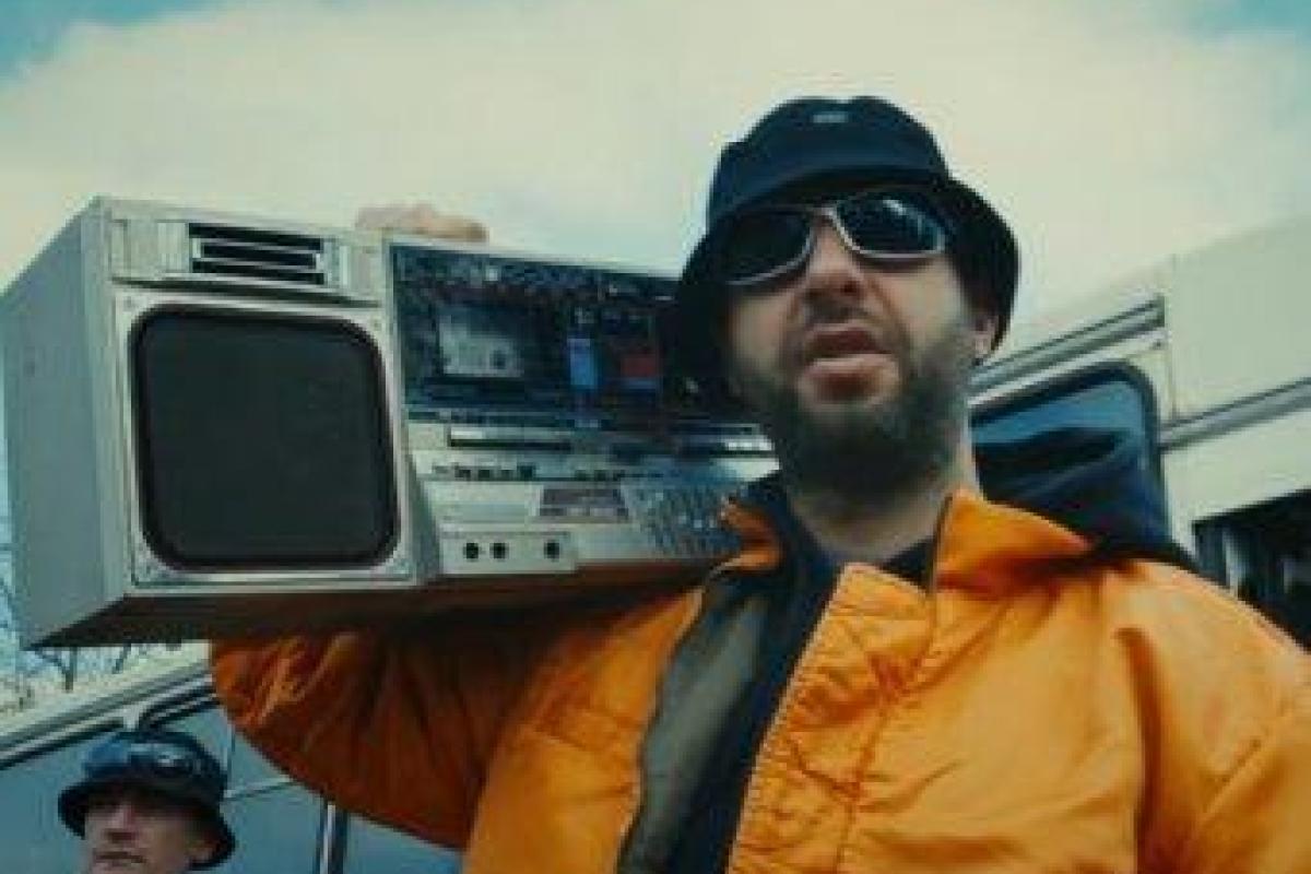 Видео пародии Ивана Урганта на хит "Между нами тает лед" взорвало сеть Видео пародии Ивана Урганта на хит "Между нами тает лед" взорвало сеть