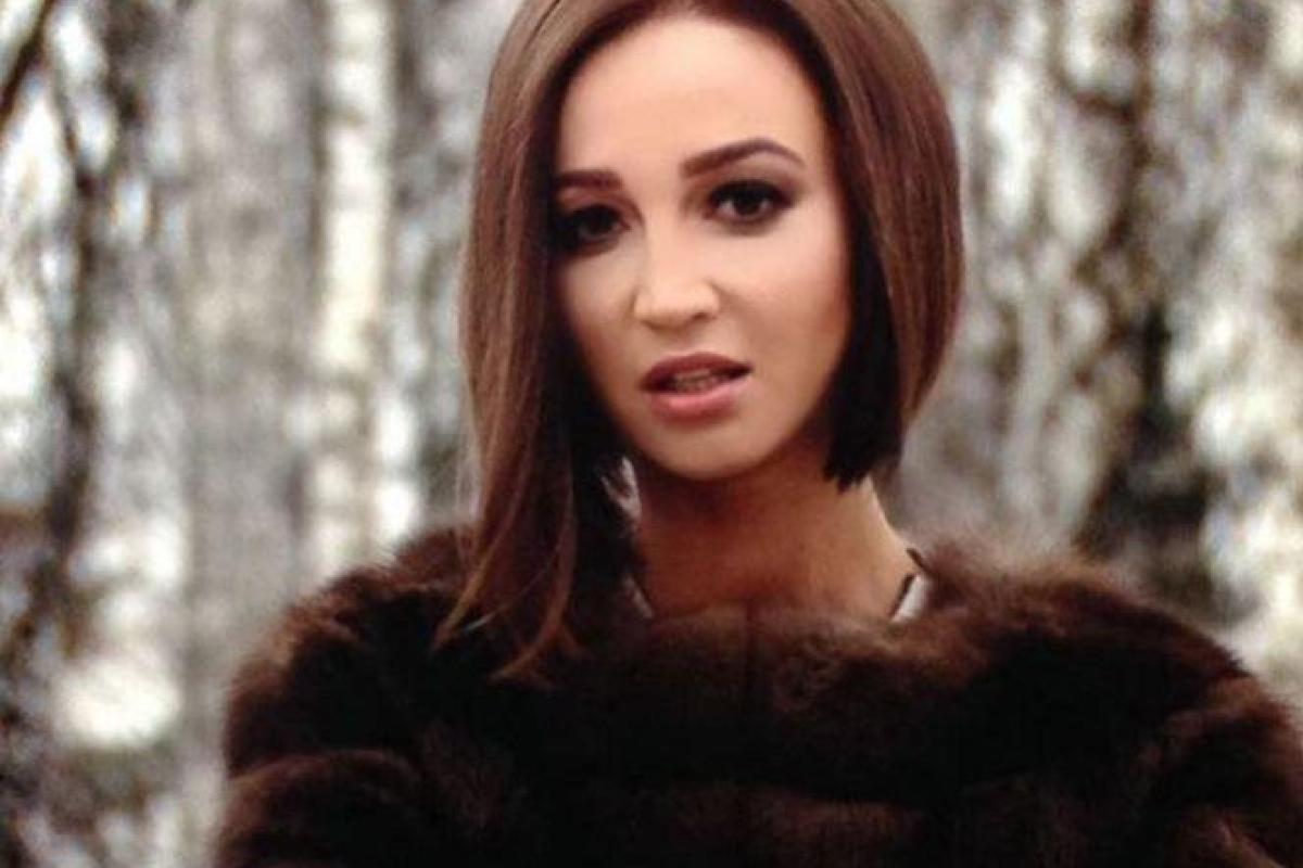 Телеведущая Ольга Бузова призналась, с кем она просыпается по утрам