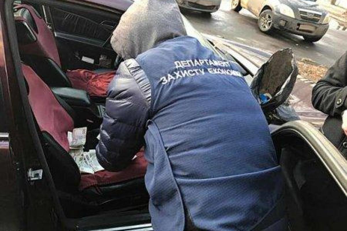 В Николаевской области правоохранители задержали взяточников, которые "зарабатывали" на моряках В Николаевской области правоохранители задержали взяточников, которые "зарабатывали" на моряках