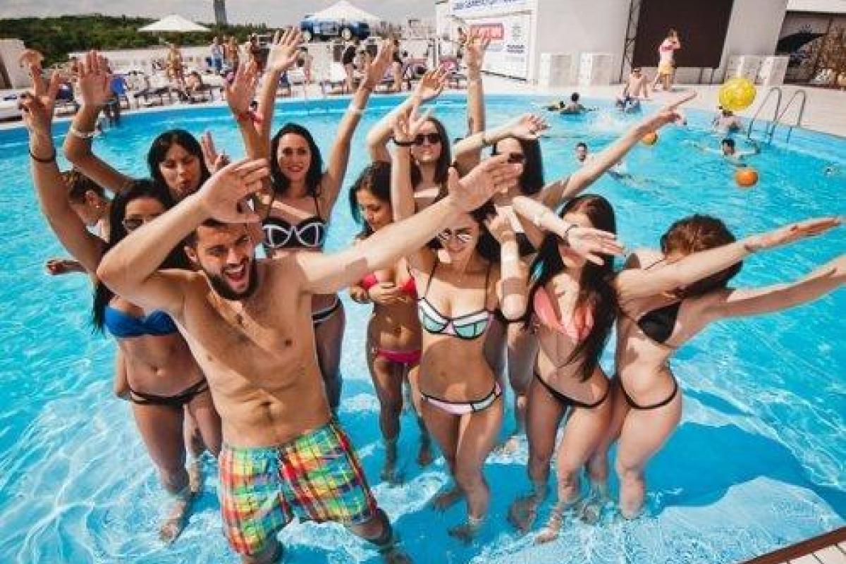 Мочи в бассейнах больше, чем в канализации: учёные бьют тревогу Мочи в бассейнах больше, чем в канализации: учёные бьют тревогу