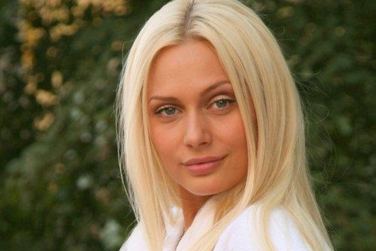 Актриса Наталья Рудова опубликовала соблазнительное фото в купальнике