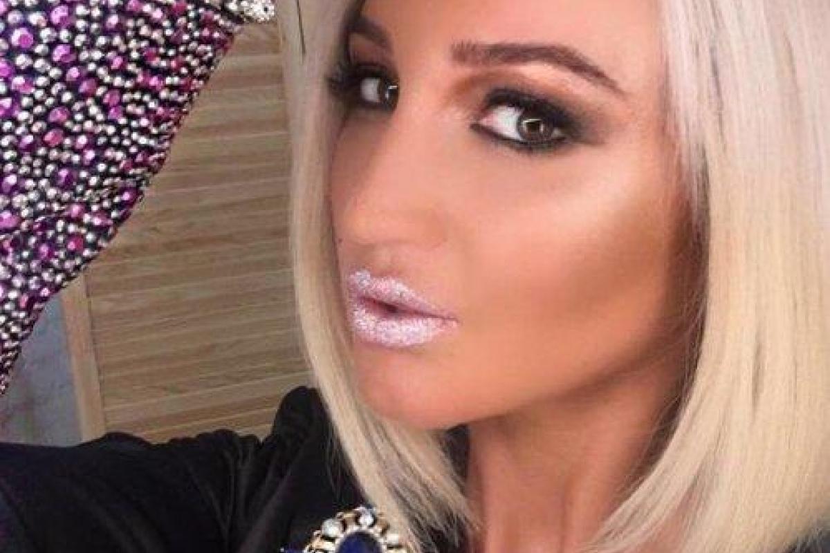 Бузова "вскрыла вену" браслетом и пожаловалась на сильную боль 