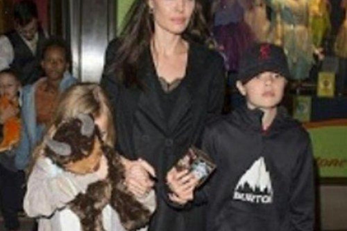 Поклонники Анджелины Джоли боятся за здоровье ее детей Поклонники Анджелины Джоли боятся за здоровье ее детей