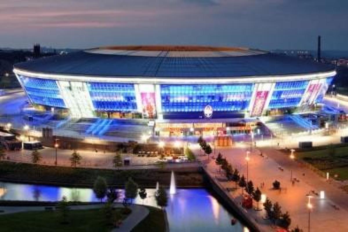 Очередной маразм в "ДНР": боевики хотят "украсить" Донбасс Арену снимками Захарченко, Гиви и Моторолы 