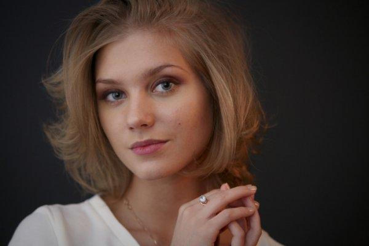 Актриса Кристина Асмус показала видео с маленькой дочерью и супругом