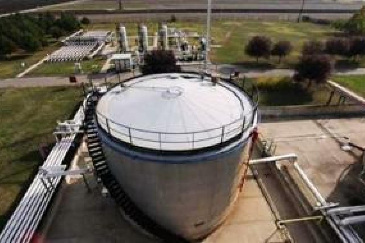 Украинские партизаны взорвали нефтебазу в "ЛНР" и пообещали оккупантам еще "подарков" Украинские партизаны взорвали нефтебазу в "ЛНР" и пообещали оккупантам еще "подарков"