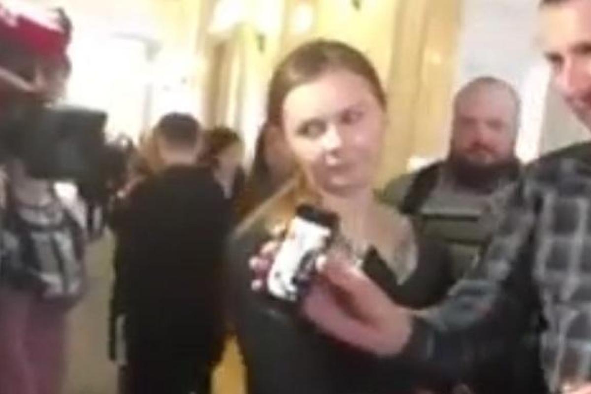 Нардеп Парасюк и журналист Дзиндзя поскандалили в Верховной Раде Нардеп Парасюк и журналист Дзиндзя поскандалили в Верховной Раде