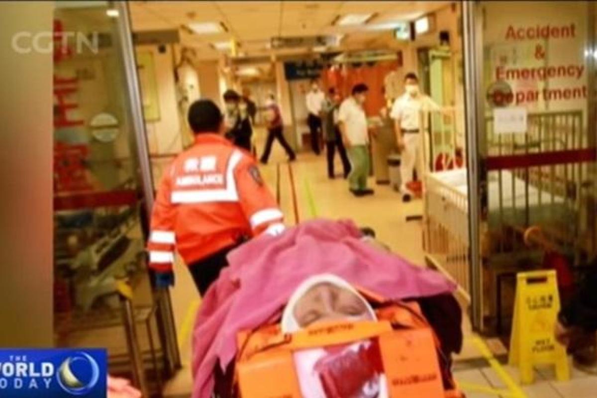 В Гонконге эскалатор набрал бешеную скорость и покалечил людей: опубликовано видео