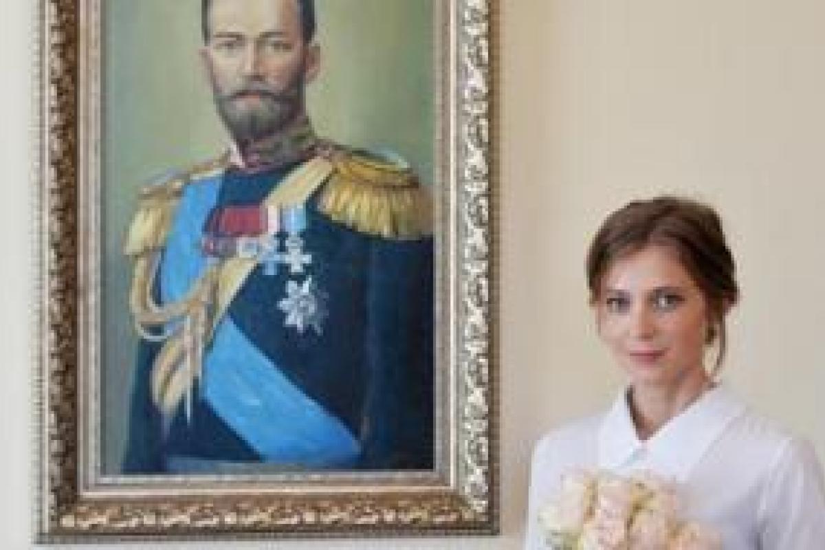 Соцсети высмеяли «мироточащий бюст» от Натальи Поклонской