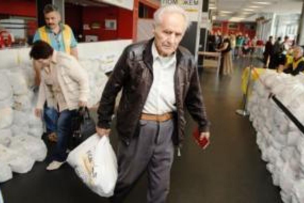 В «ДНР» сообщили, кому будут выдавать остатки гуманитарки от Ахметова