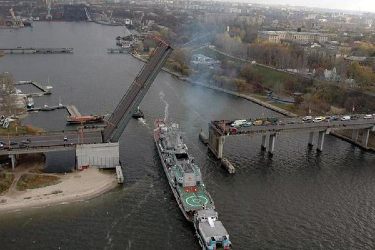 В Николаеве произошло жуткое ЧП: на Ингульском мосту рухнула опора В Николаеве произошло жуткое ЧП: на Ингульском мосту рухнула опора