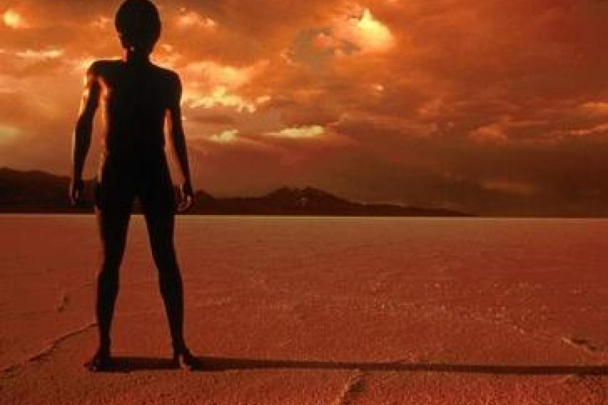 Уфологи шокированы кадрами с человекоподобной фигурой на Красной планете Уфологи шокированы кадрами с человекоподобной фигурой на Красной планете