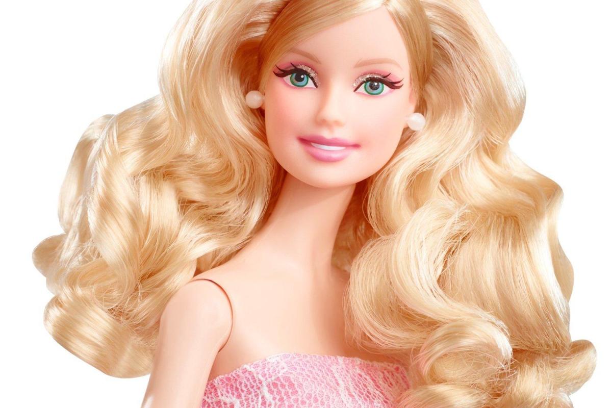 Барби сегодня исполнилось 58 лет: куклу впервые представили на выставке в Нью-Йорке и продавали за 3 доллара Барби сегодня исполнилось 58 лет: куклу впервые представили на выставке в Нью-Йорке и продавали за 3 доллара